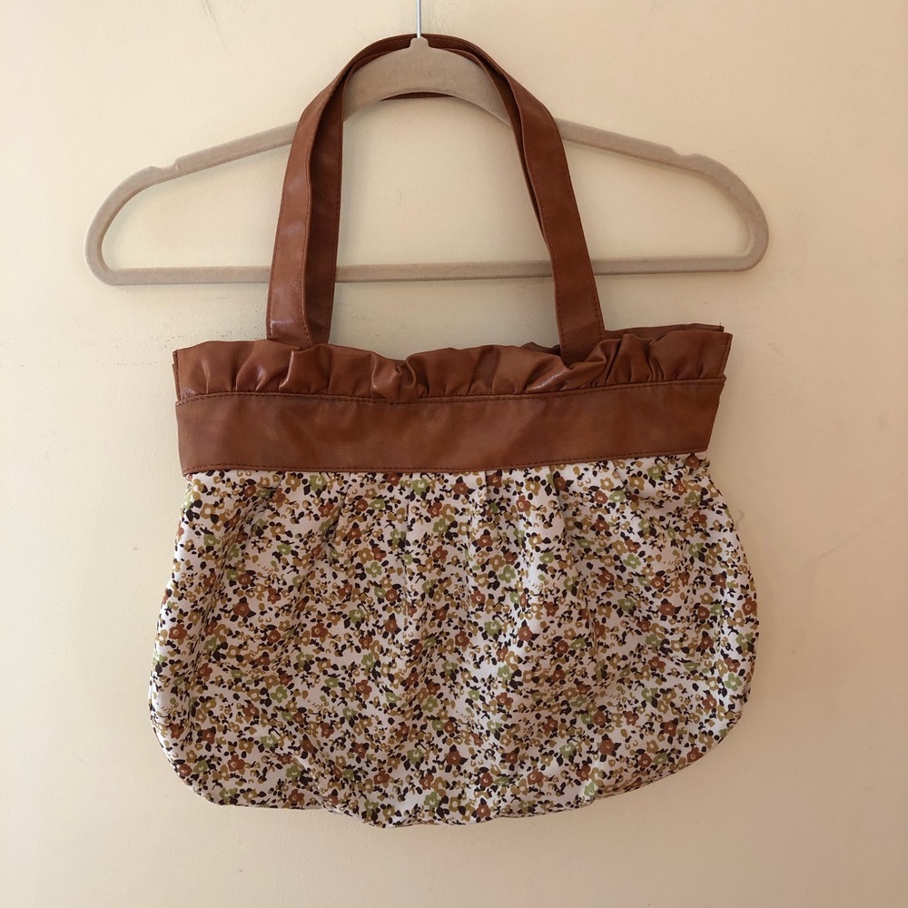 Floral Ruffle Purse - Picture 4 of 10